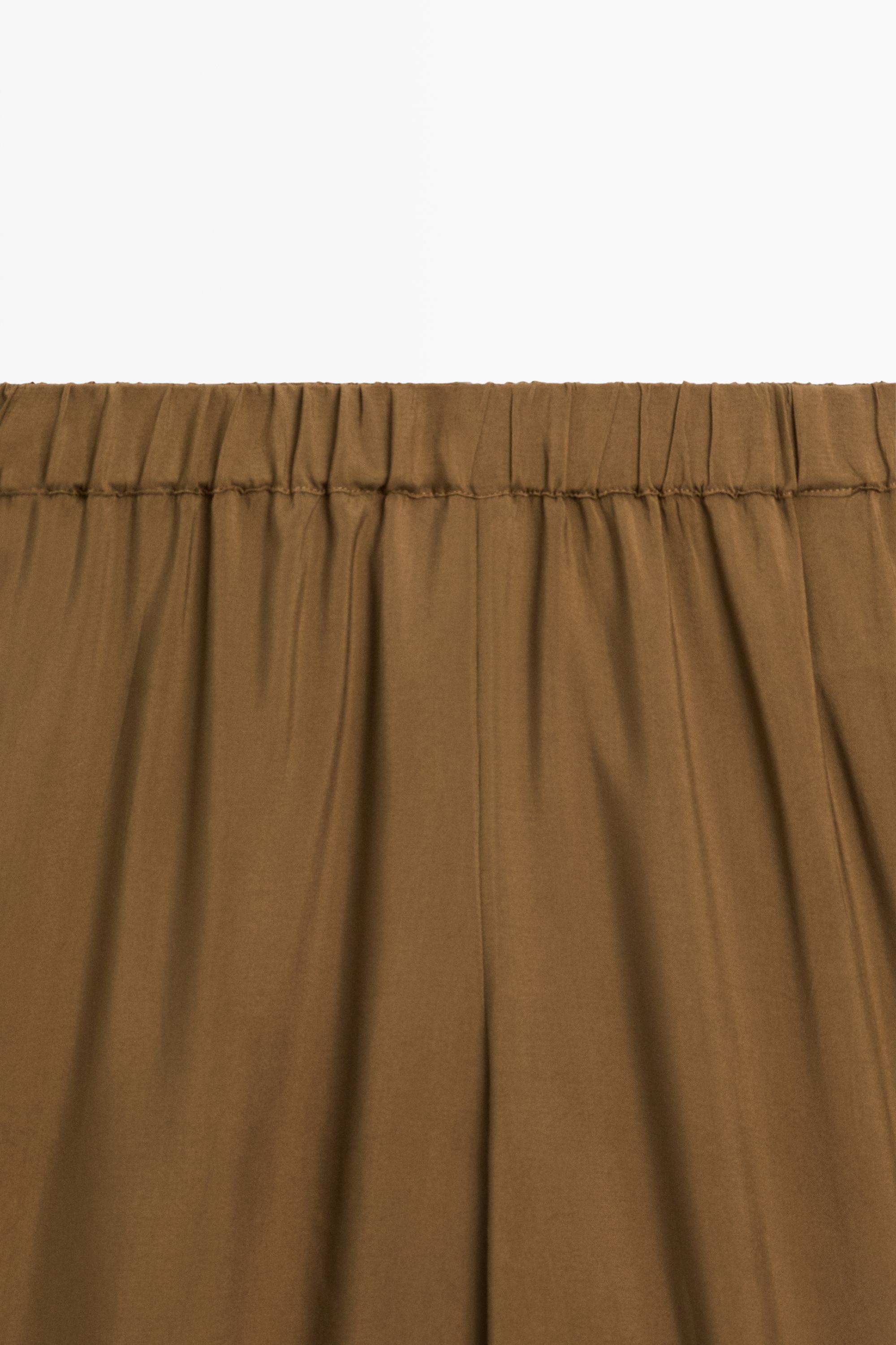 Flowing wide-leg pants with embroidery details